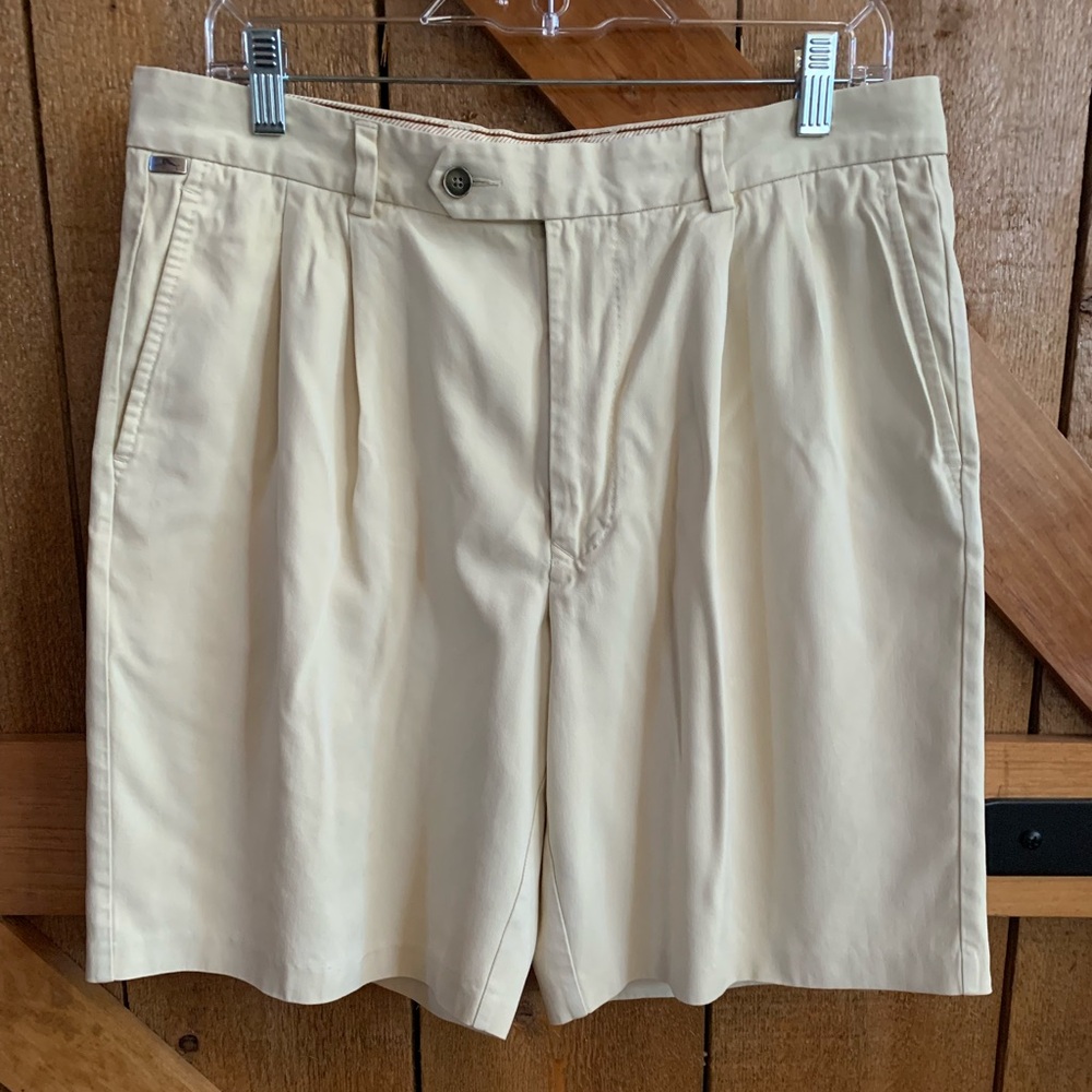 Men’s TOMMY BAHAMA Silk Blend Cream Colored Shorts Size 33 Waist